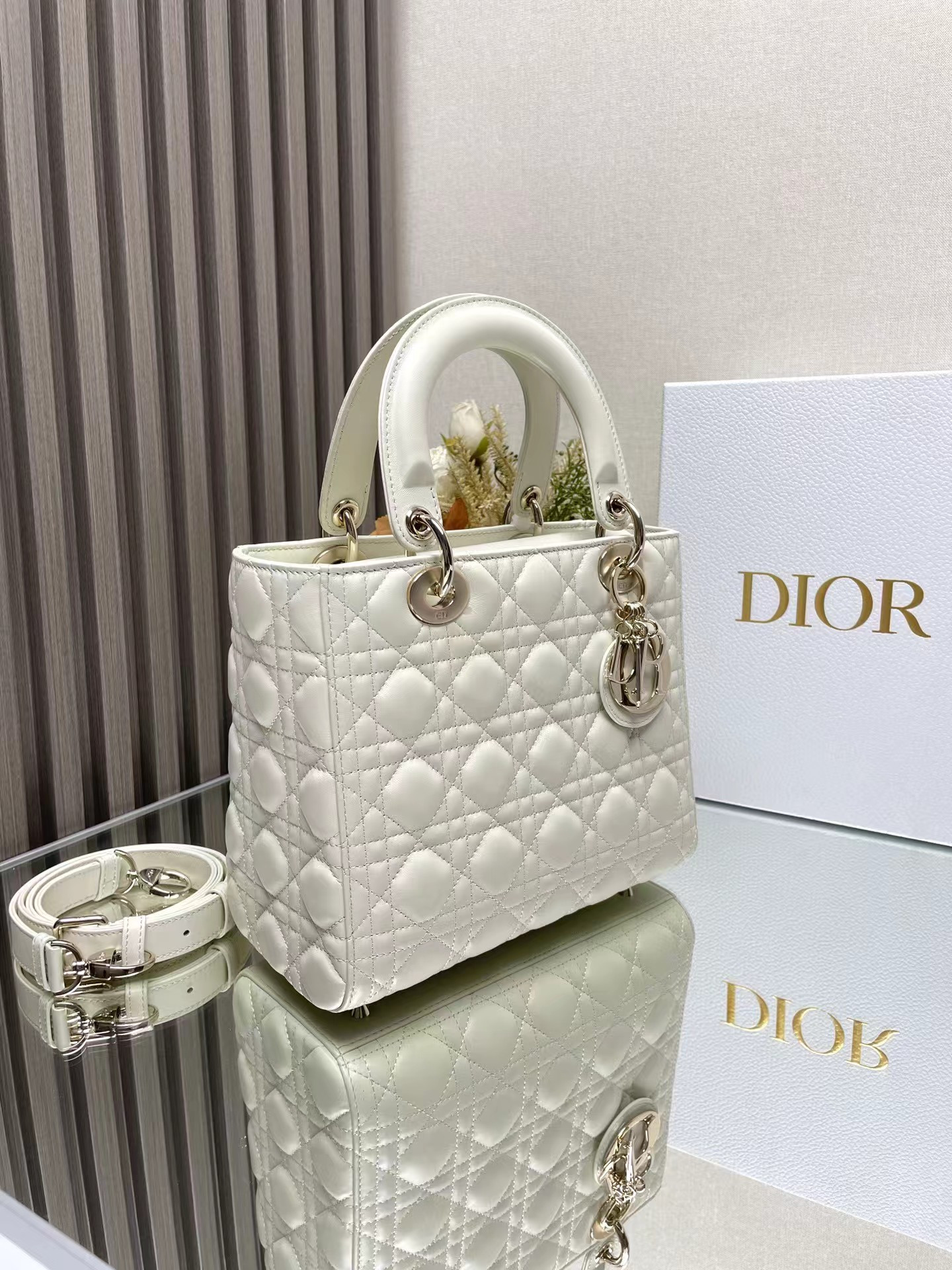 Medium Lady D*0r Bag 24 x 20 x 12 cm