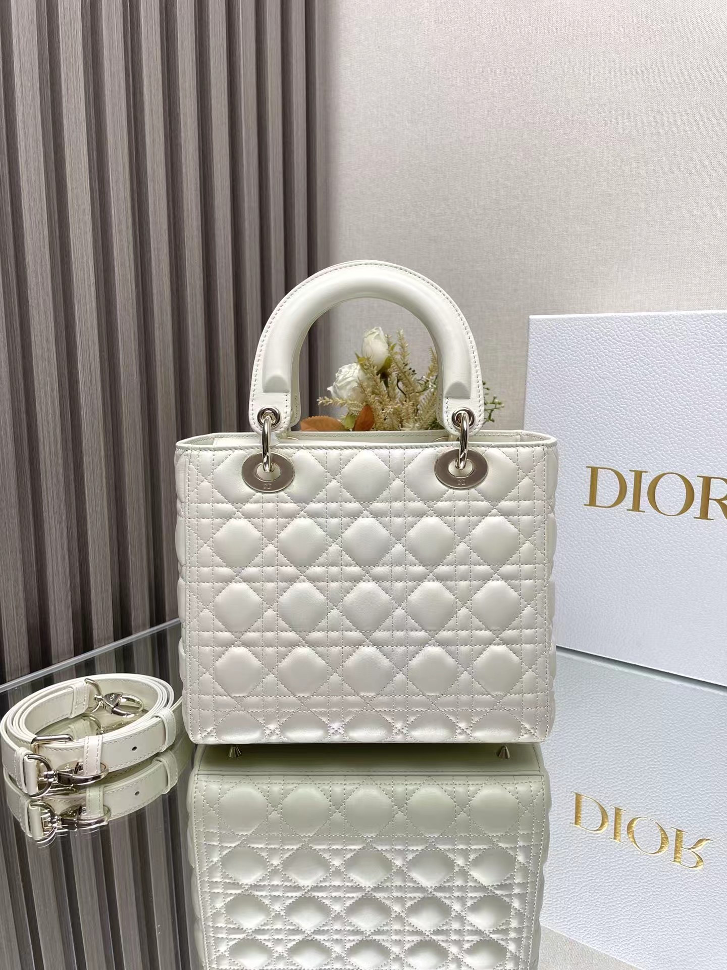 Medium Lady D*0r Bag 24 x 20 x 12 cm