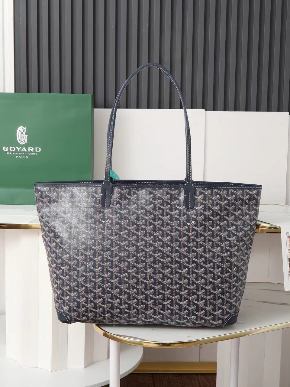 Go*ard Saint L0*is Zipper Bag 30cm x 17cm x 50 cm