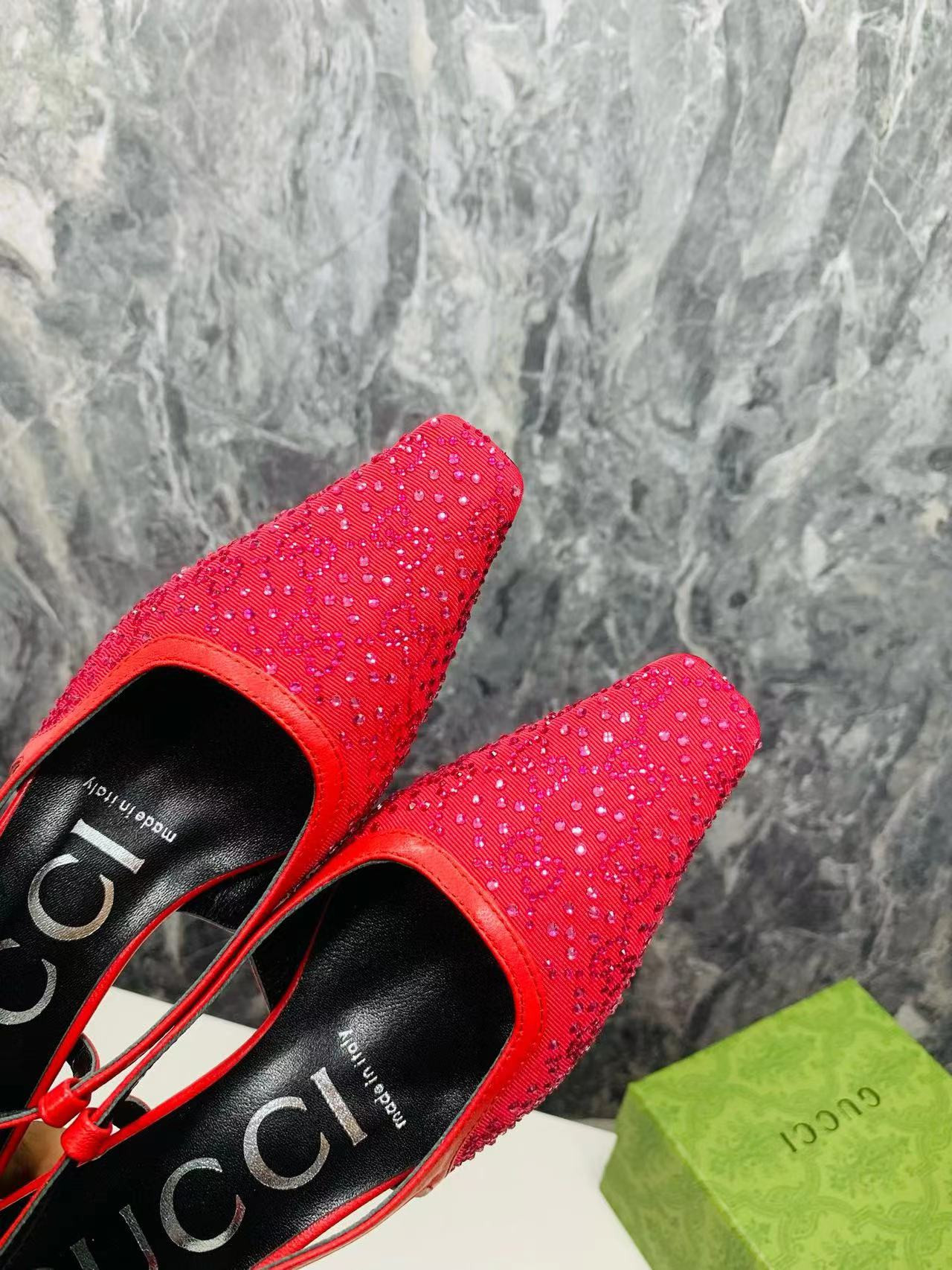 UA G*u*i SLINGBACK PUMP