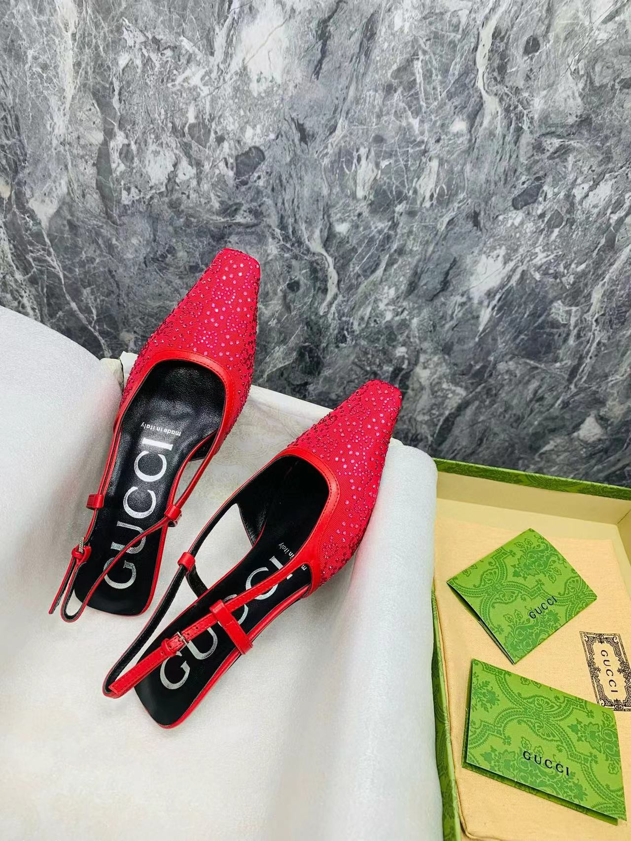 UA G*u*i SLINGBACK PUMP