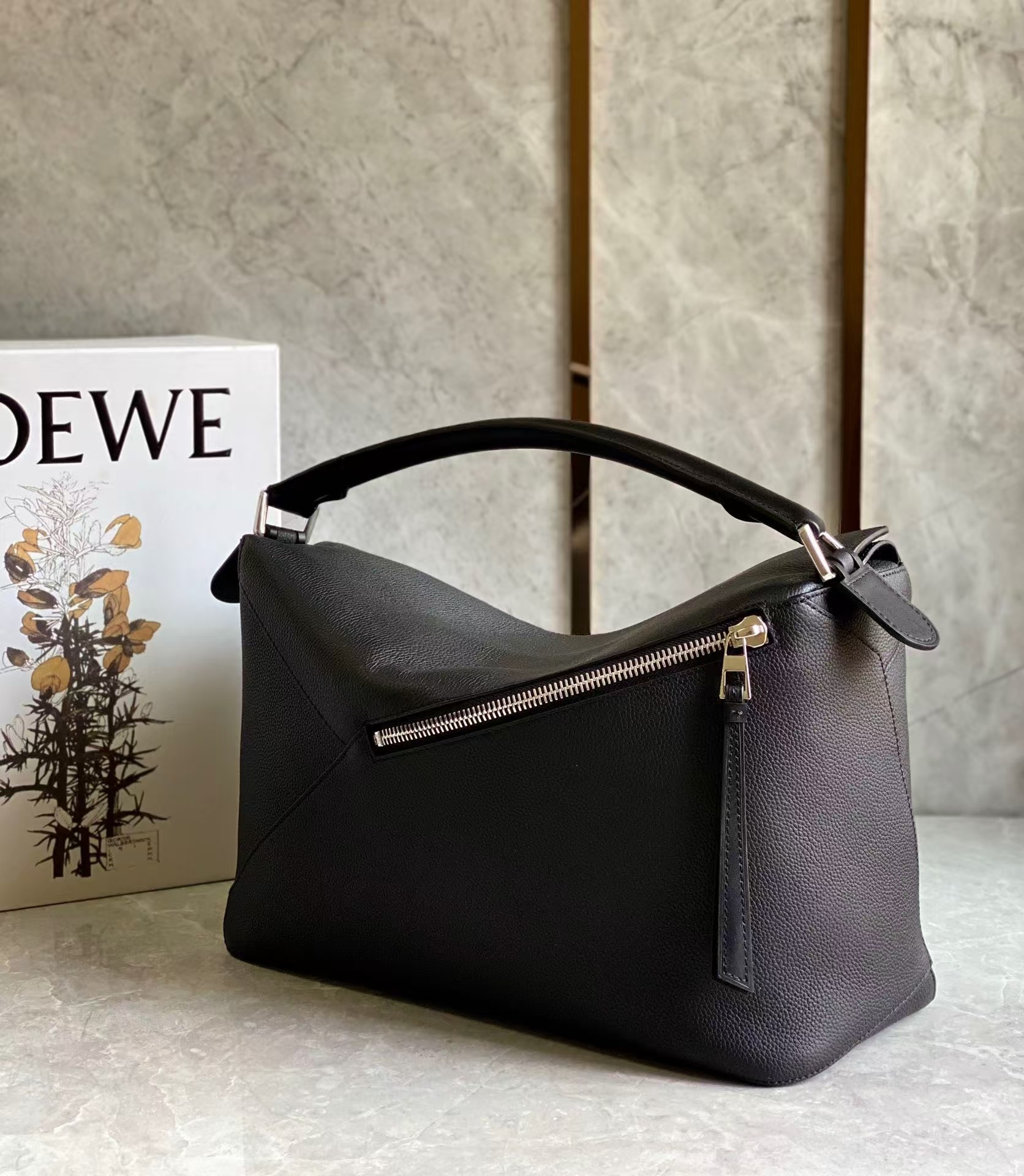L0ew* Puzzle Edge 36.5 X 23 X 19 CM