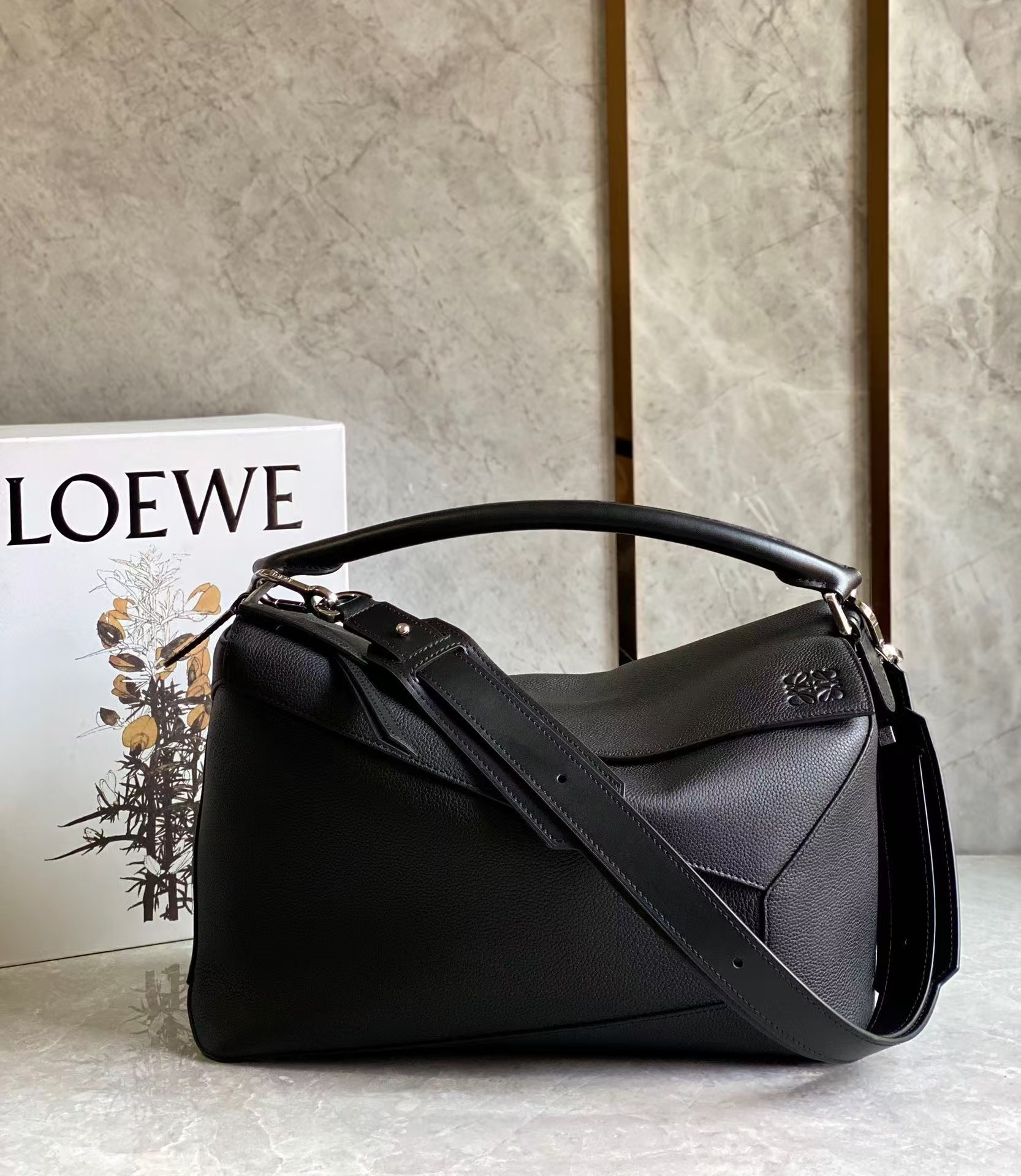 L0ew* Puzzle Edge 36.5 X 23 X 19 CM