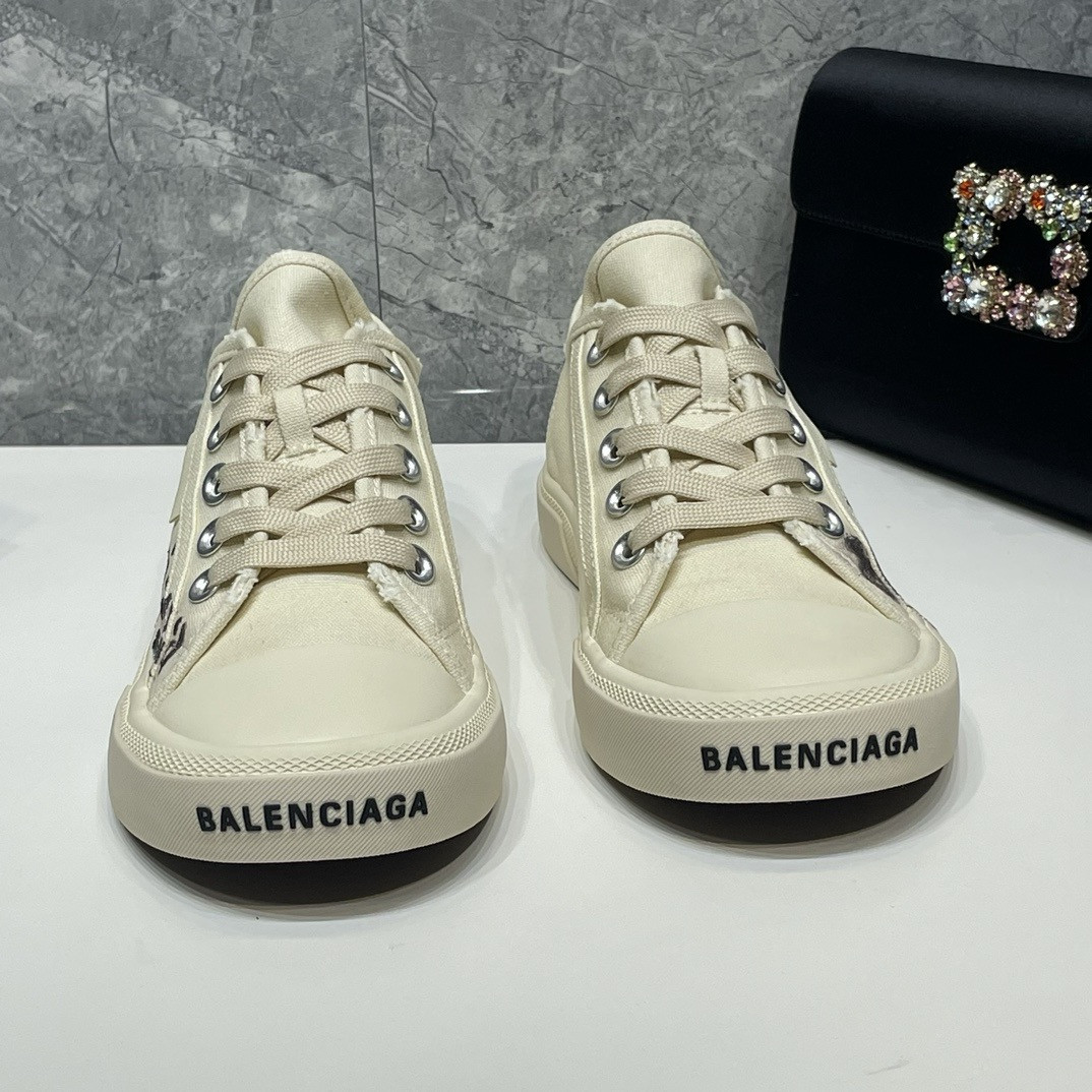 UA Ba*len*cia*ga Paris Low Top Sneaker