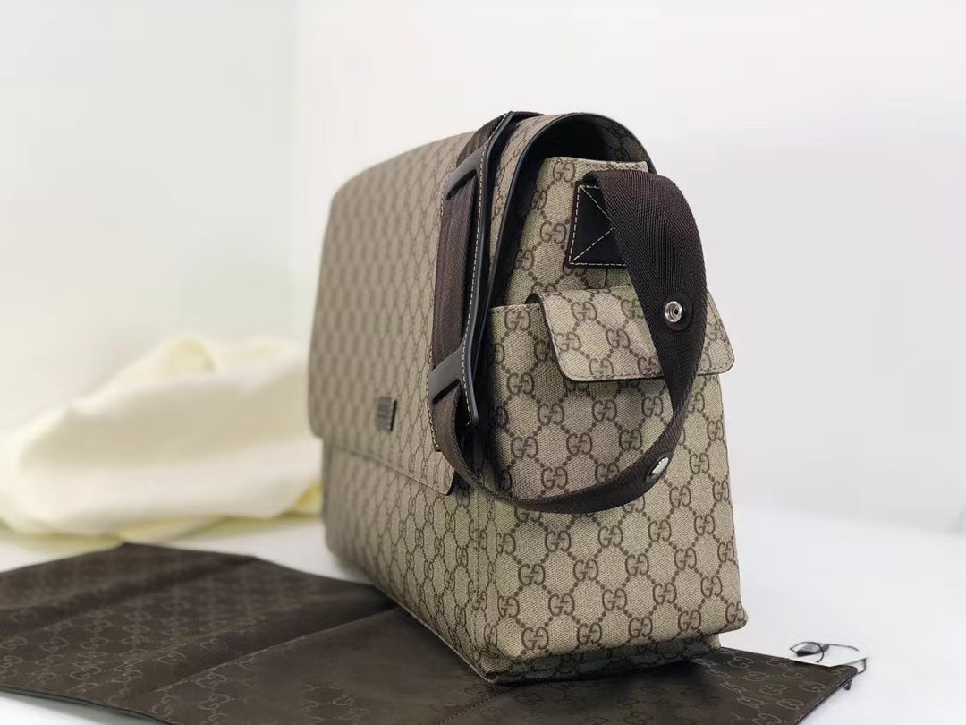 G*u*i GG PLUS DIAPER BAG 44x28x14cm