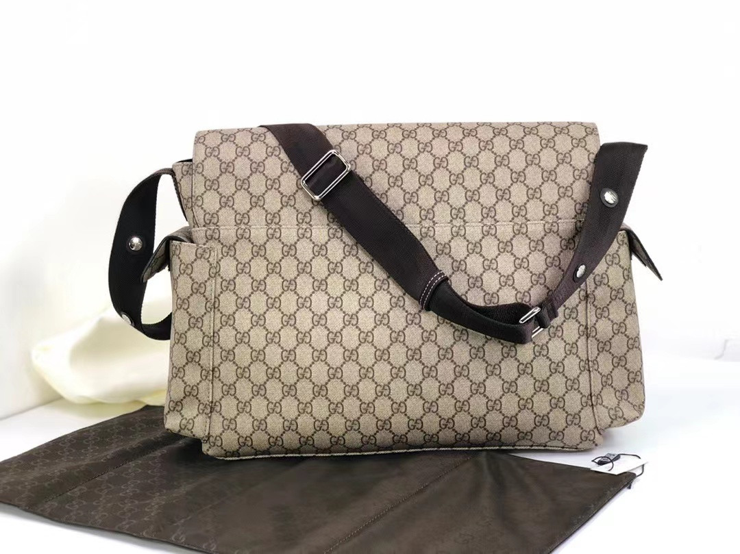 G*u*i GG PLUS DIAPER BAG 44x28x14cm