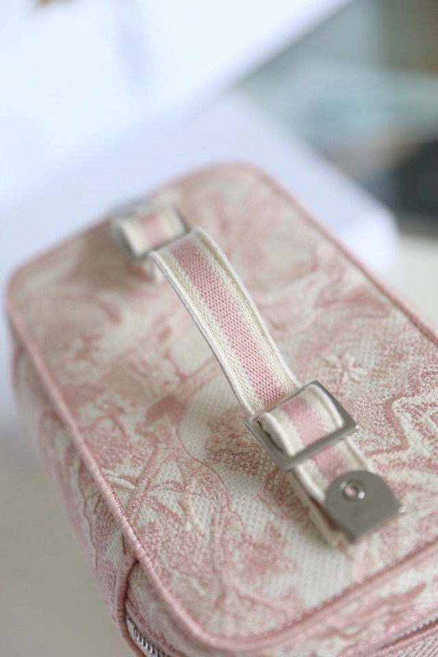 D*0r Travel make up bag