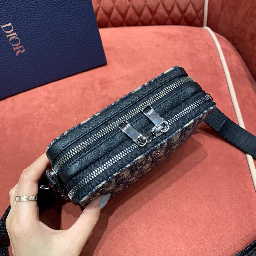 D*0r POUCH WITH SHOULDER STRAP 17cm