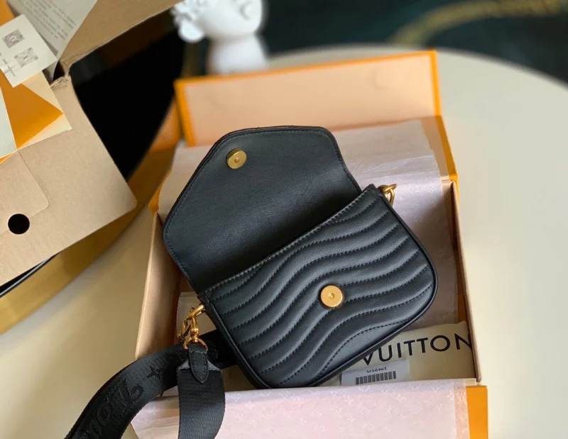 L0*is V*t0n NEW WAVE MULTI-POCHETTE M56461
