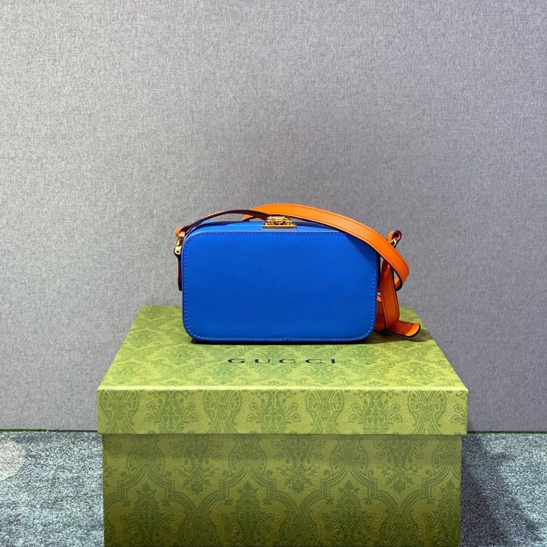 G*u*i Interlocking G mini bag