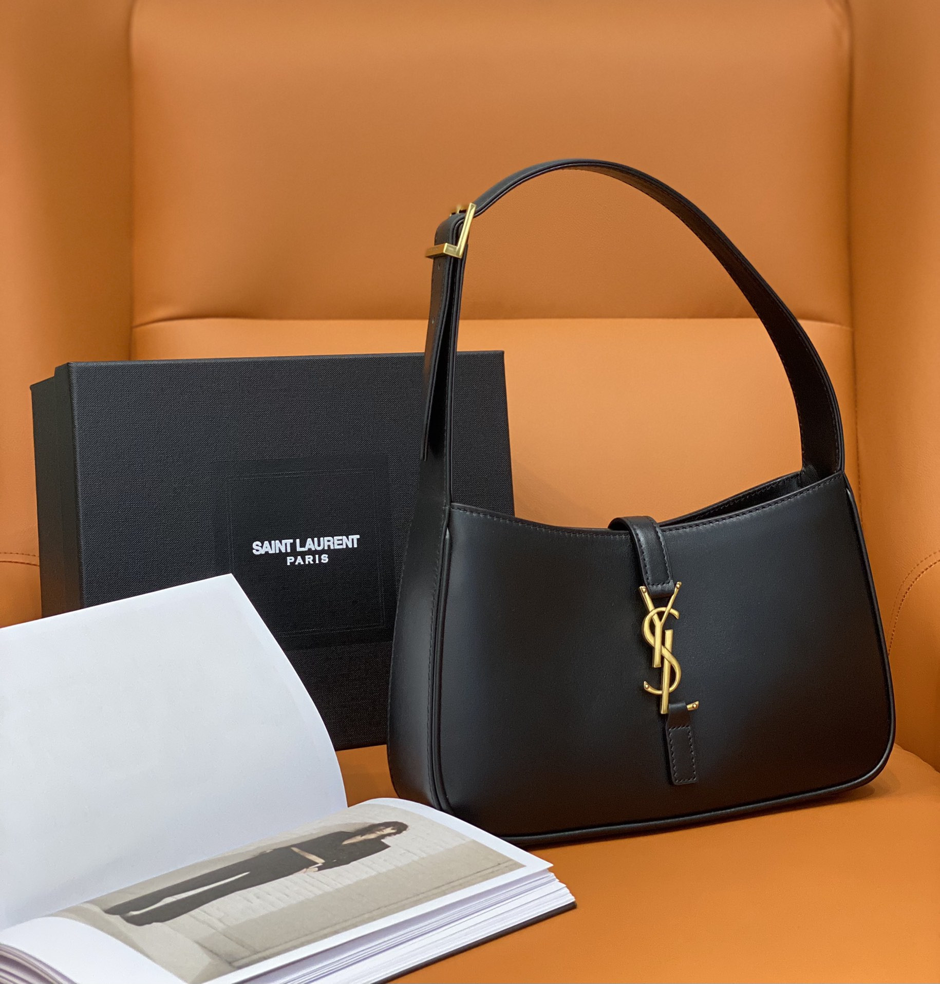 Y*L LE 5 À 7 IN SMOOTH LEATHER NOIR 23 X 16 X 6.5 CM