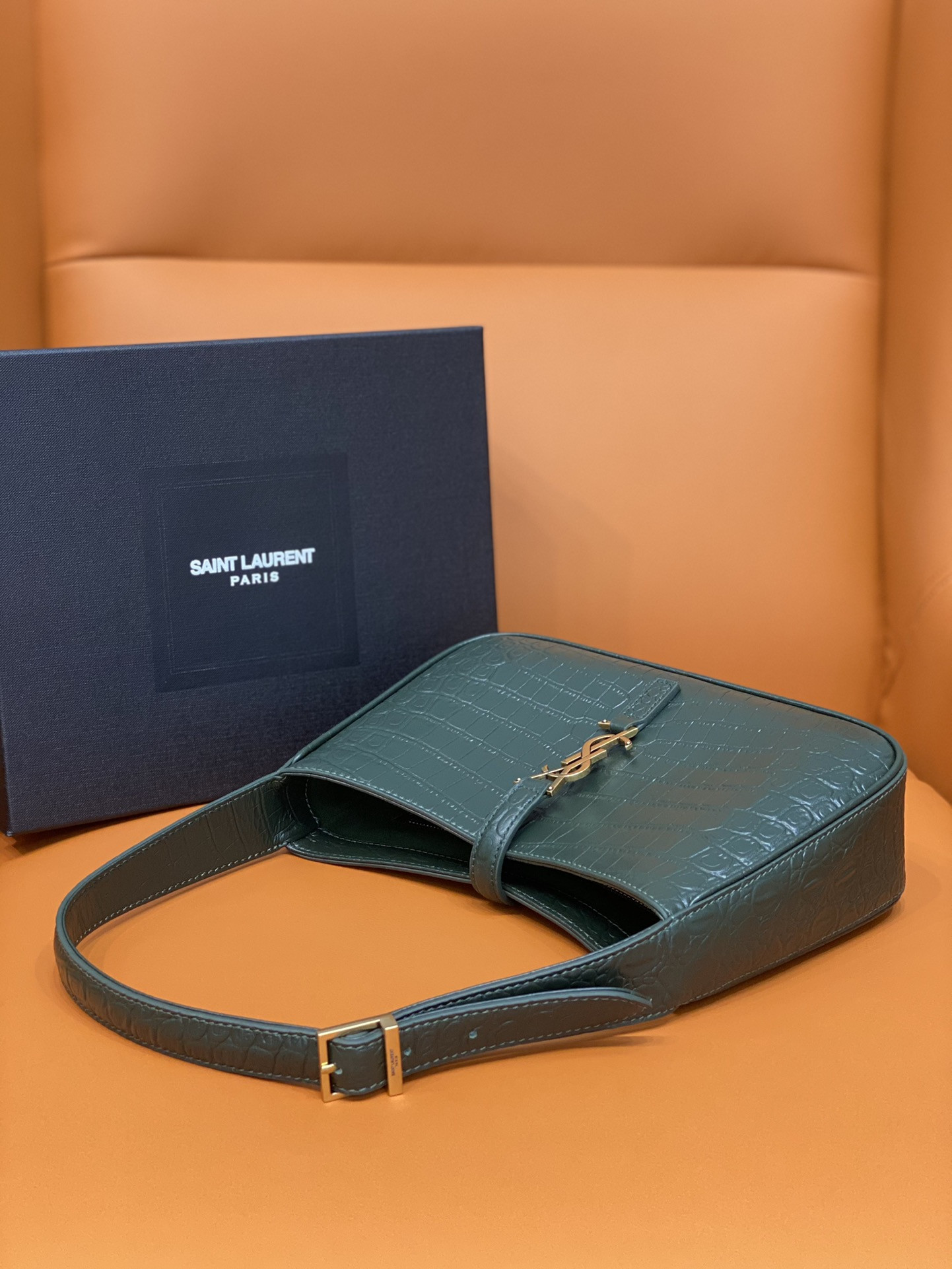 Y*L LE 5 À 7 IN CROCODILE-EMBOSSED SHINY LEATHER 23 X 16 X 6.5 CM