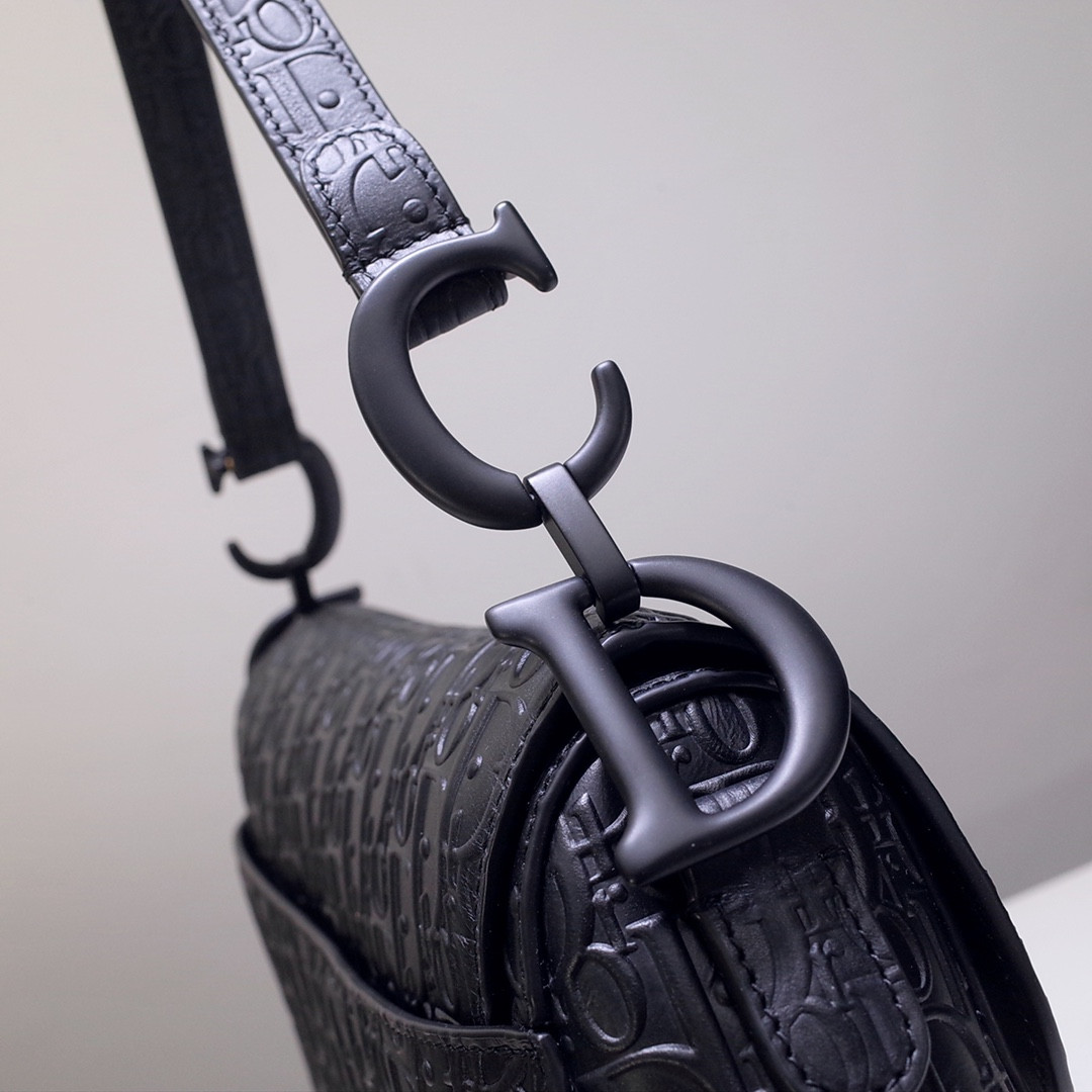SADDLE BAG WITH STRAP Black D*0r Oblique Embossed Calfskin 25.5x20x6.5cm