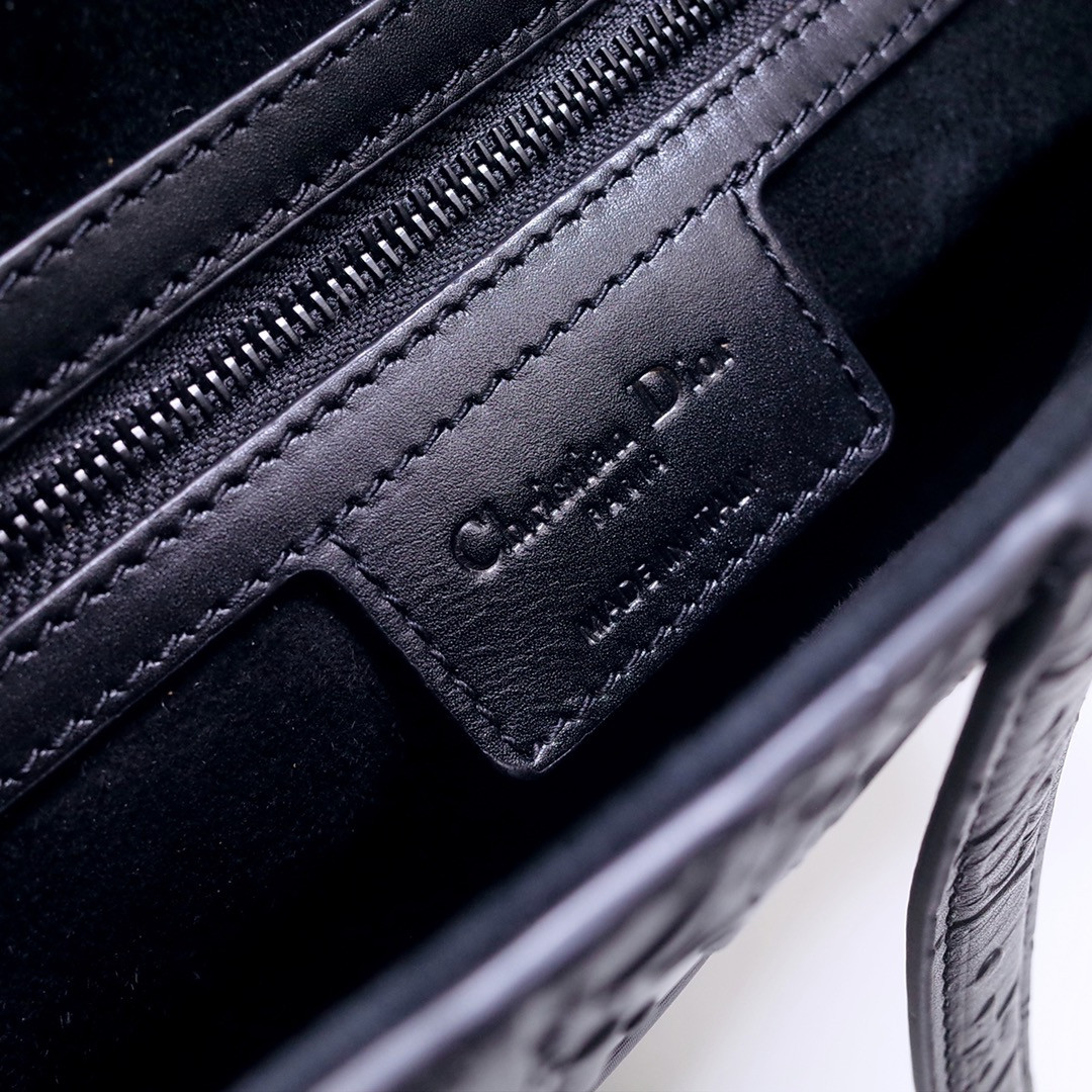 SADDLE BAG WITH STRAP Black D*0r Oblique Embossed Calfskin 25.5x20x6.5cm