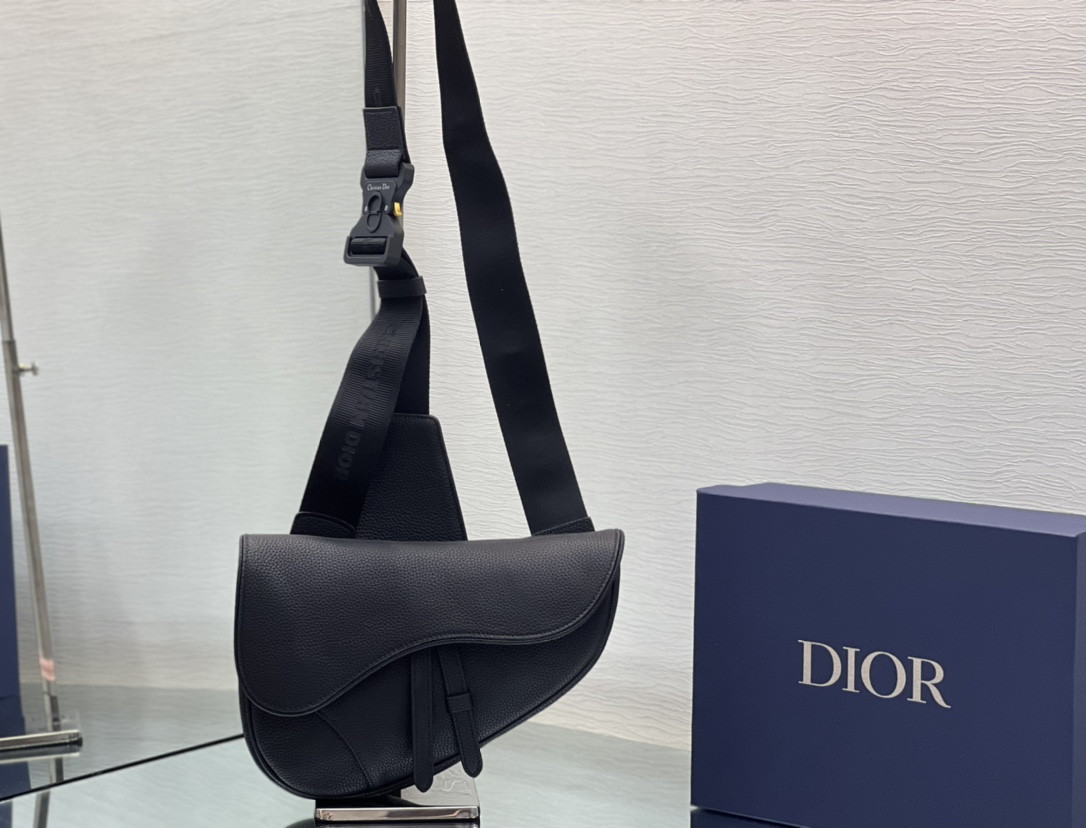 D*0r Saddle Bag Black Grained Calfskin 26 x 19 x 4.5 cm