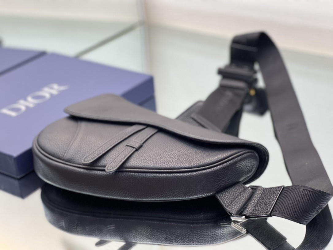 D*0r Saddle Bag Black Grained Calfskin 26 x 19 x 4.5 cm