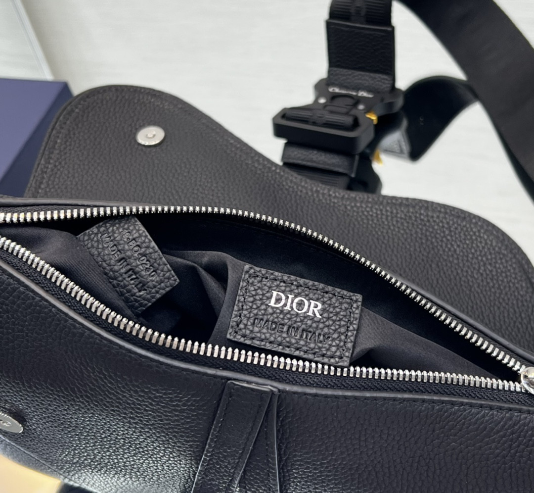 D*0r Saddle Bag Black Grained Calfskin 26 x 19 x 4.5 cm