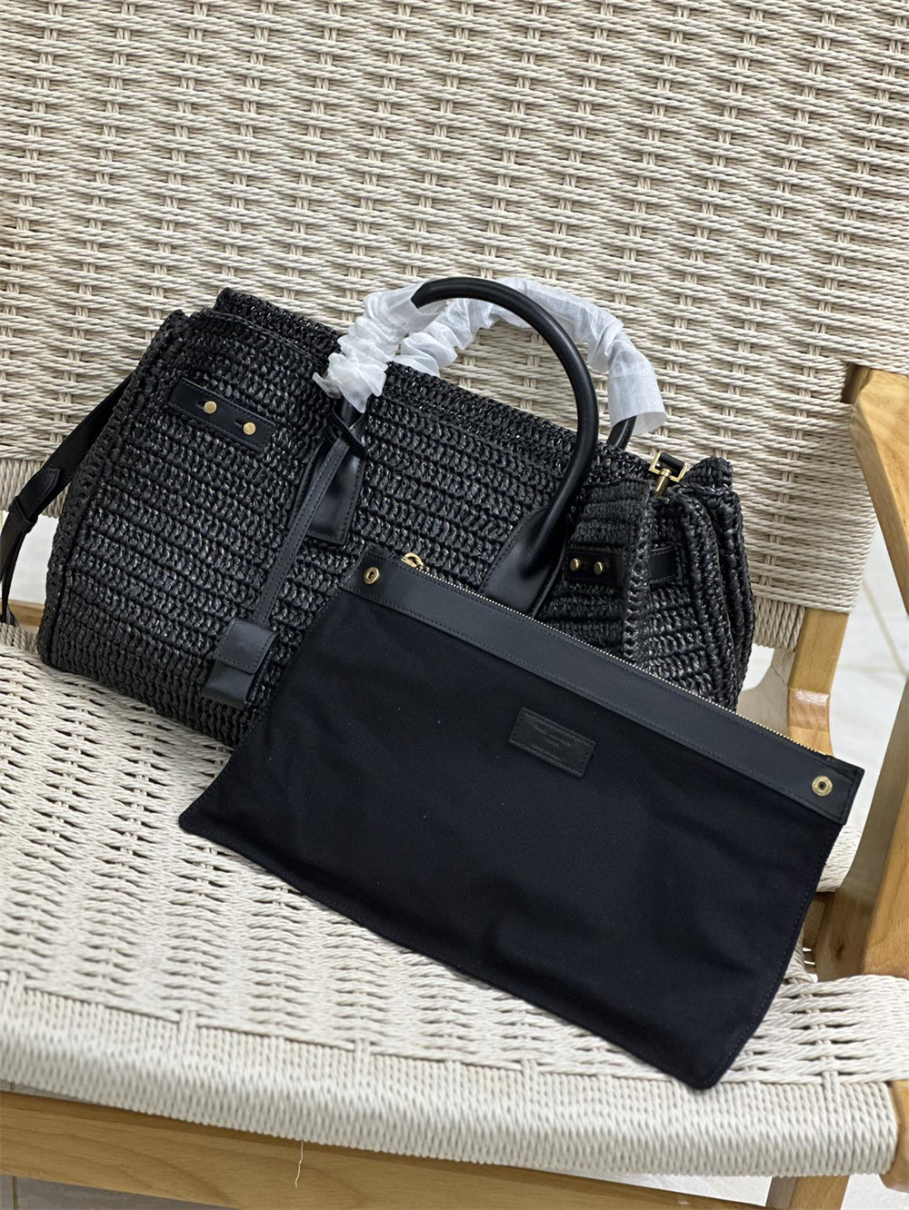 Y*L SAC DE JOUR MEDIUM S*pPLE IN RAFFIA AND VEGETABLE-TANNED LEATHER BLACK