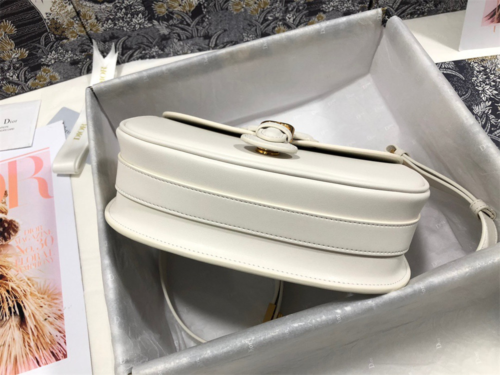 MEDIUM D*0r BOBBY BAG Latte Box Calfskin