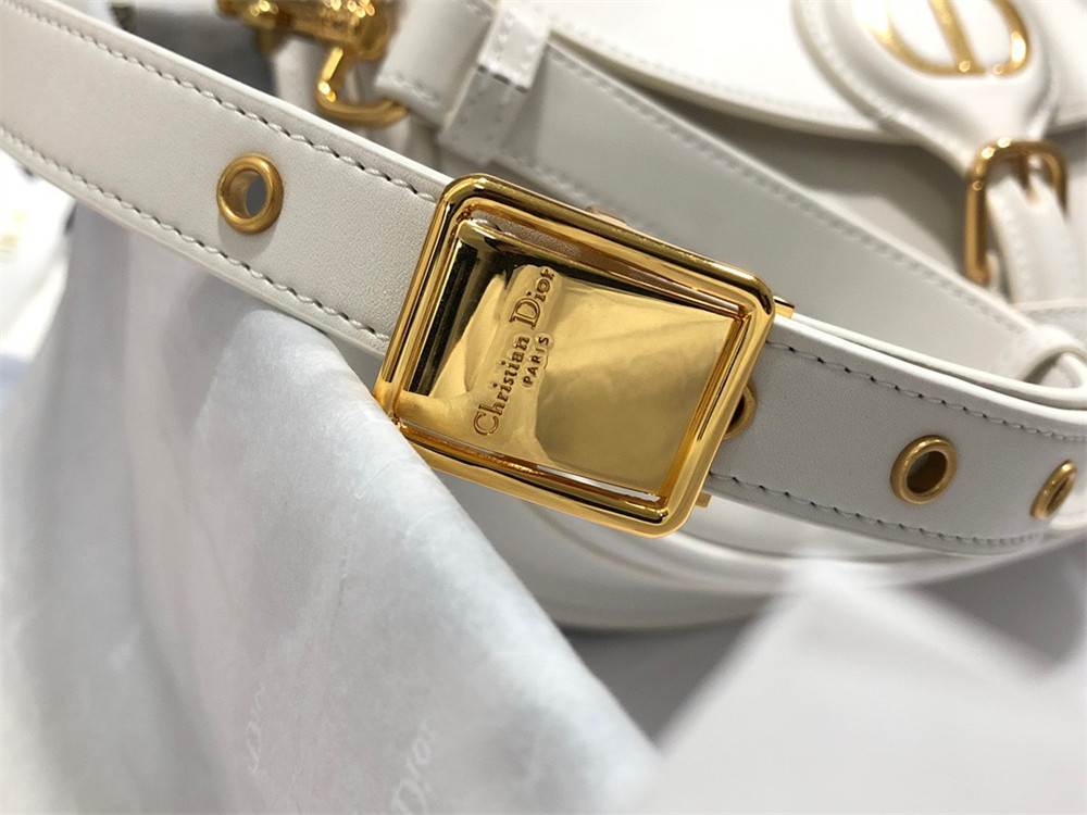 MEDIUM D*0r BOBBY BAG Latte Box Calfskin