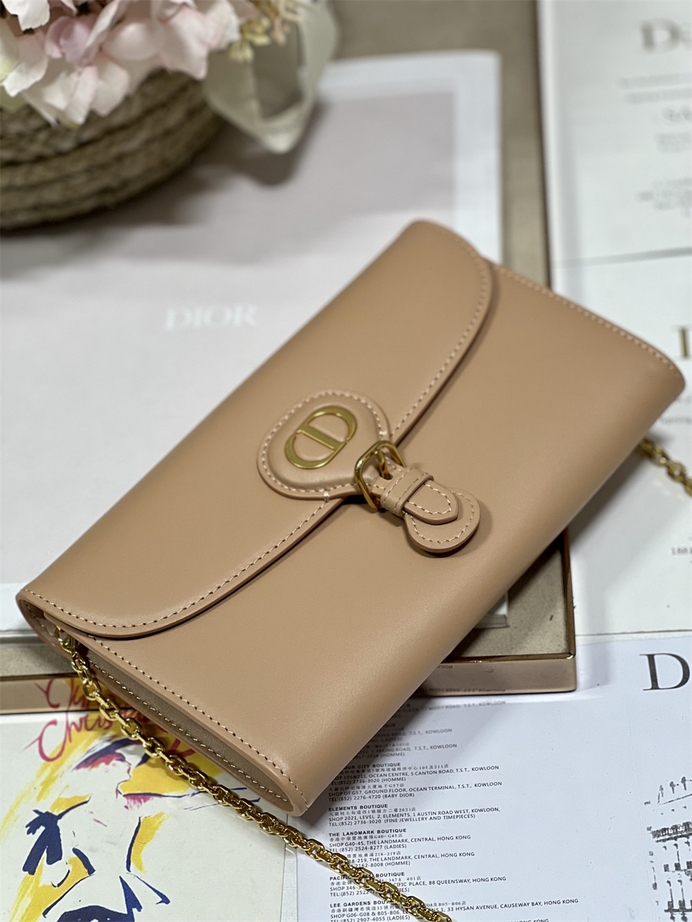 D*0r BOBBY EAST-WEST POUCH WITH CHAIN Latte Smooth Calfskin Amber