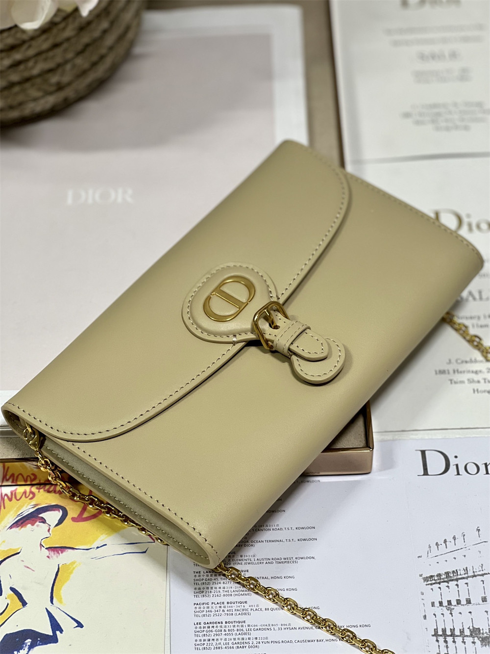 D*0r BOBBY EAST-WEST POUCH WITH CHAIN Latte Smooth Calfskin Apricot