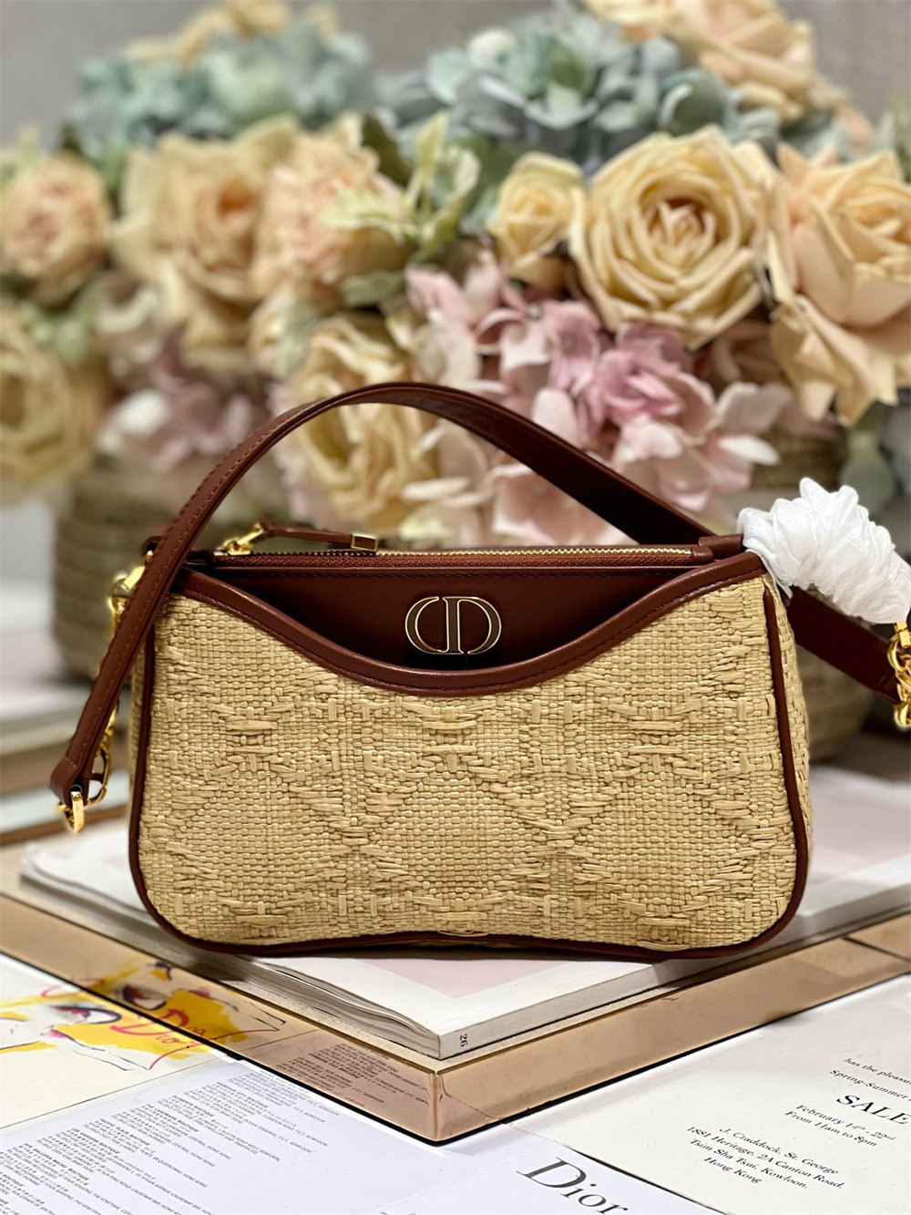 D*0r 30 Montaigne Avenue weav 22.5 x 12.5 x 6.5 cm