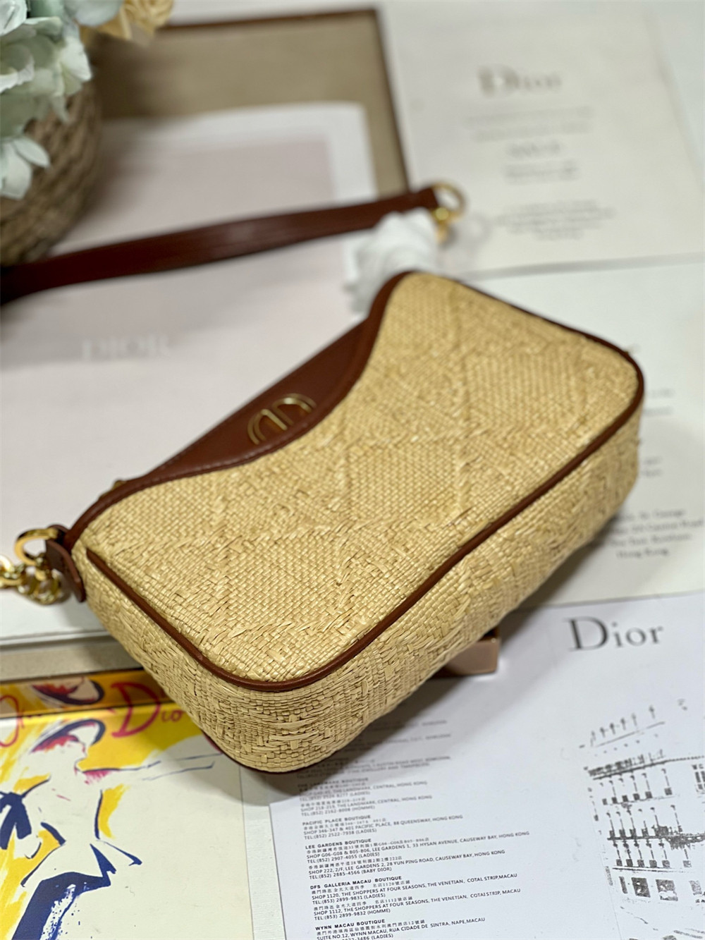 D*0r 30 Montaigne Avenue weav 22.5 x 12.5 x 6.5 cm