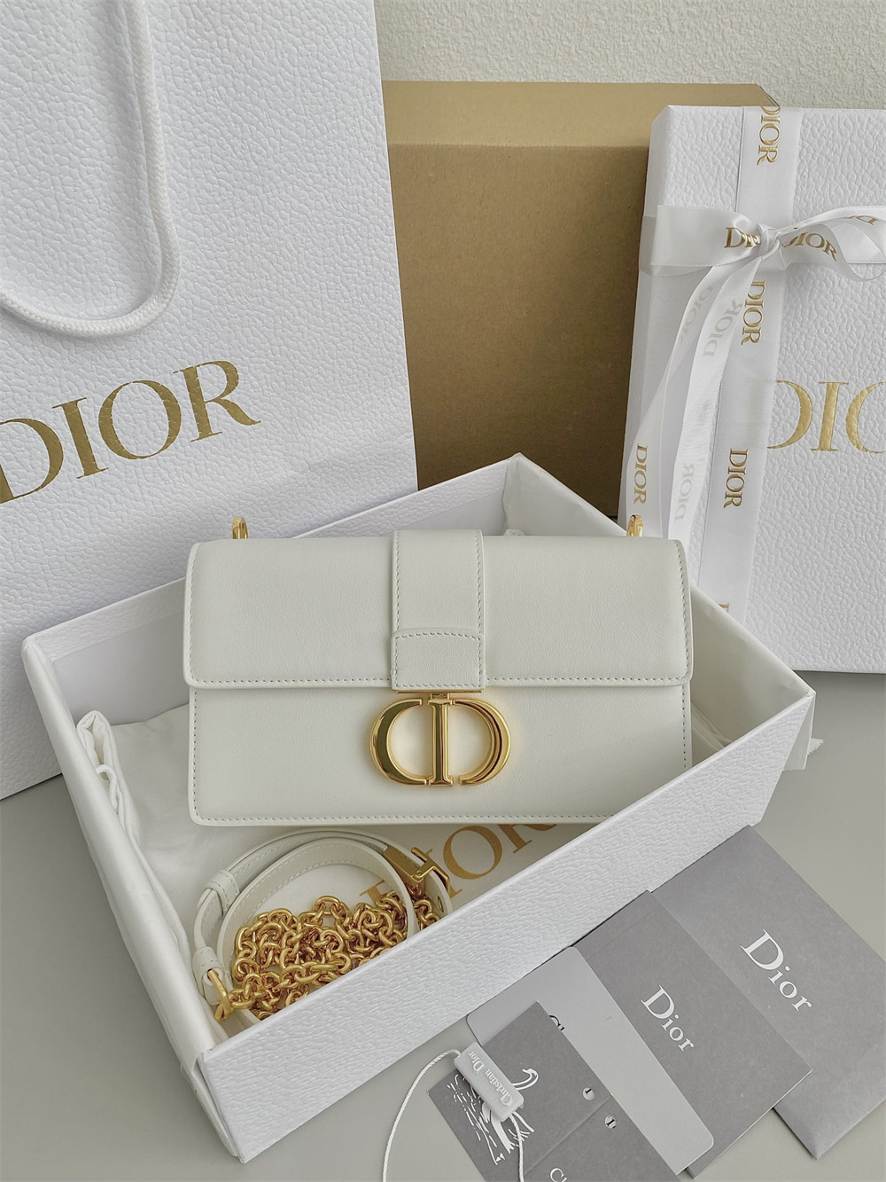 D*0r 30 MONTAIGNE EAST-WEST BAG WITH CHAIN Latte Calfskin 21 x 12 x 6 cm / 8.5 x 4.5 x 2.5 inches