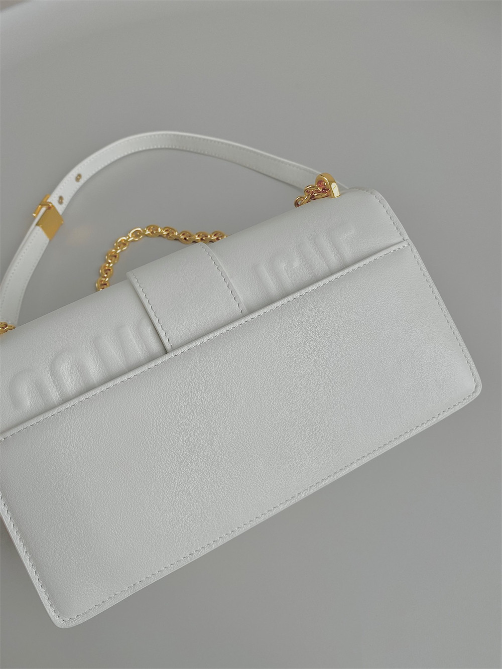 D*0r 30 MONTAIGNE EAST-WEST BAG WITH CHAIN Latte Calfskin 21 x 12 x 6 cm / 8.5 x 4.5 x 2.5 inches