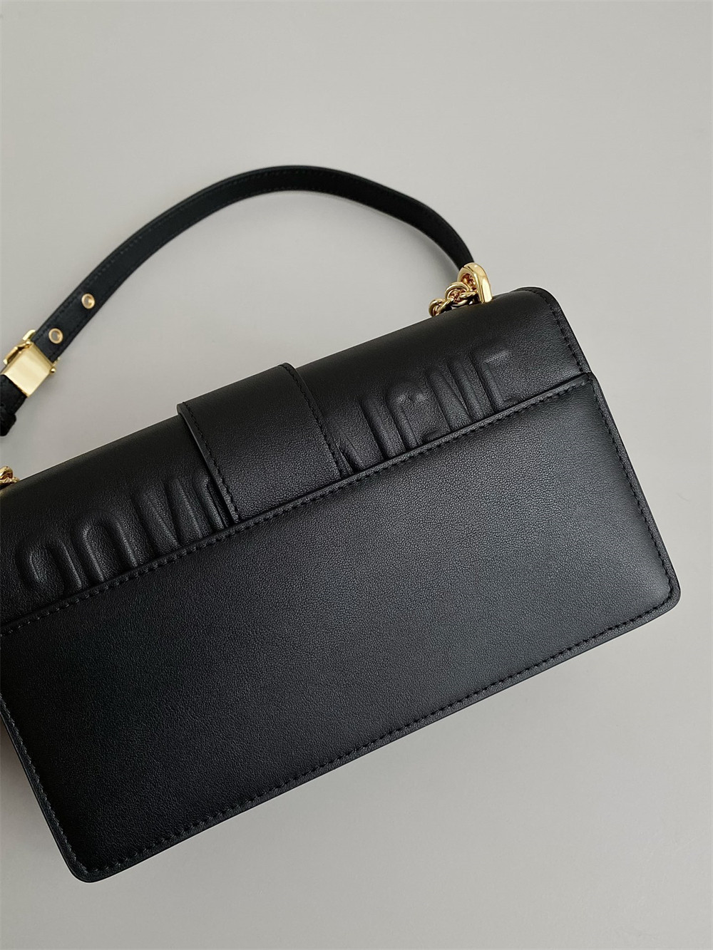 D*0r 30 MONTAIGNE EAST-WEST BAG WITH CHAIN 21 x 12 x 6 cm / 8.5 x 4.5 x 2.5 inches