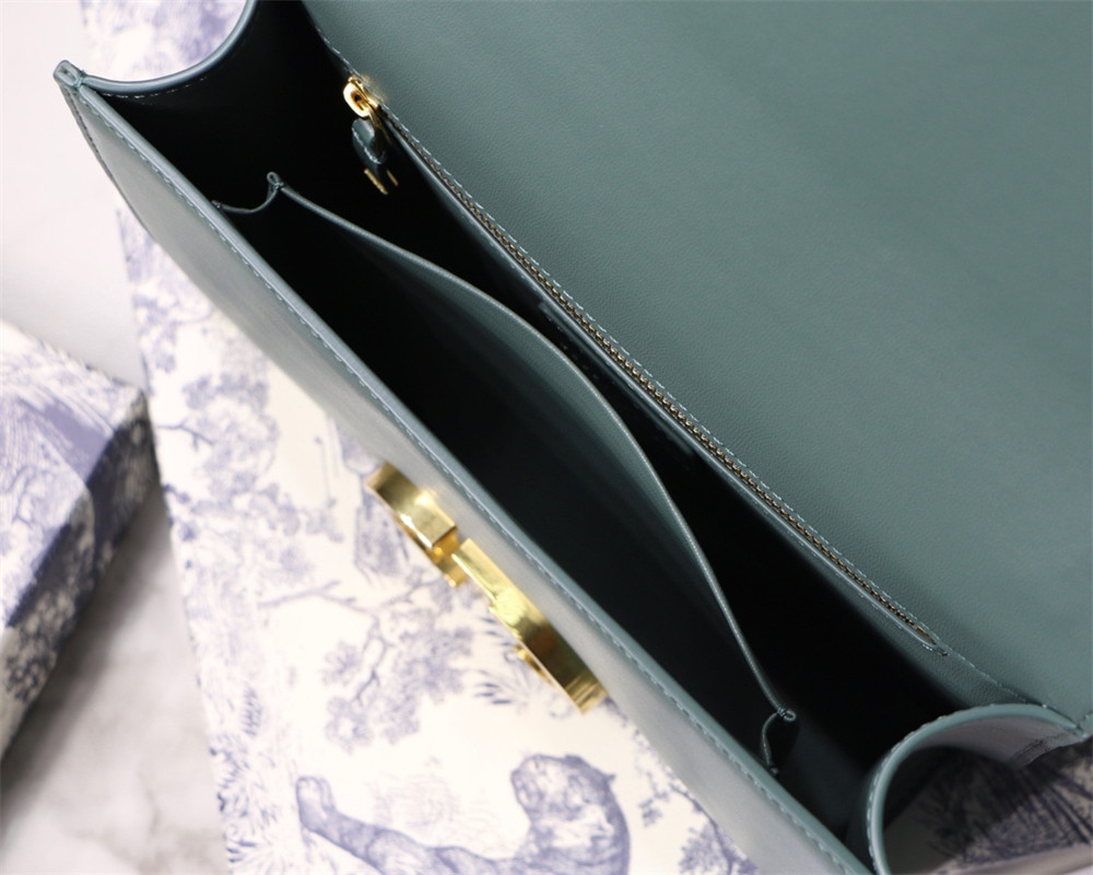 D*0r 30 MONTAIGNE CHAIN BAG BLUE