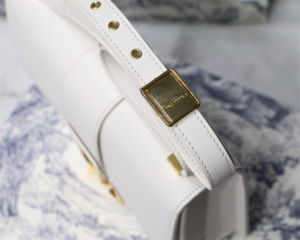 D*0r 30 MONTAIGNE CHAIN BAG WHITE