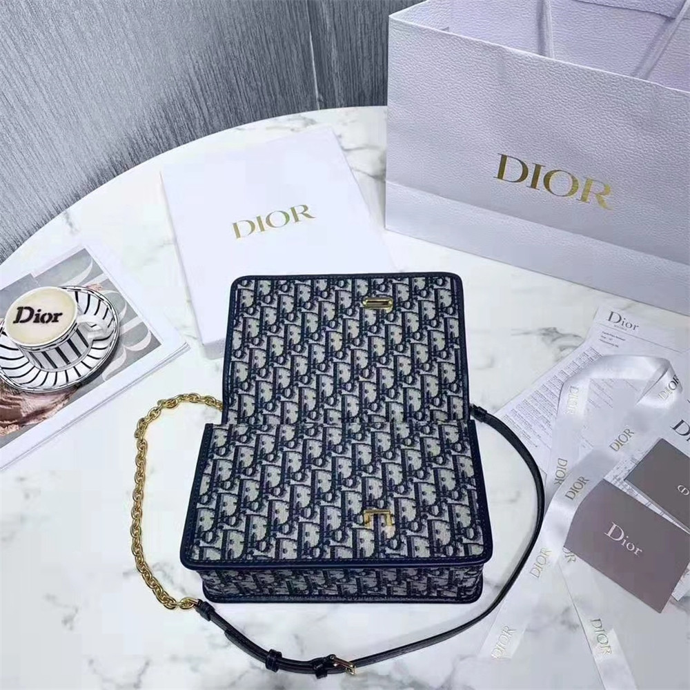 D*0r 30 MONTAIGNE CHAIN BAG Oblique 24x18x8 cm
