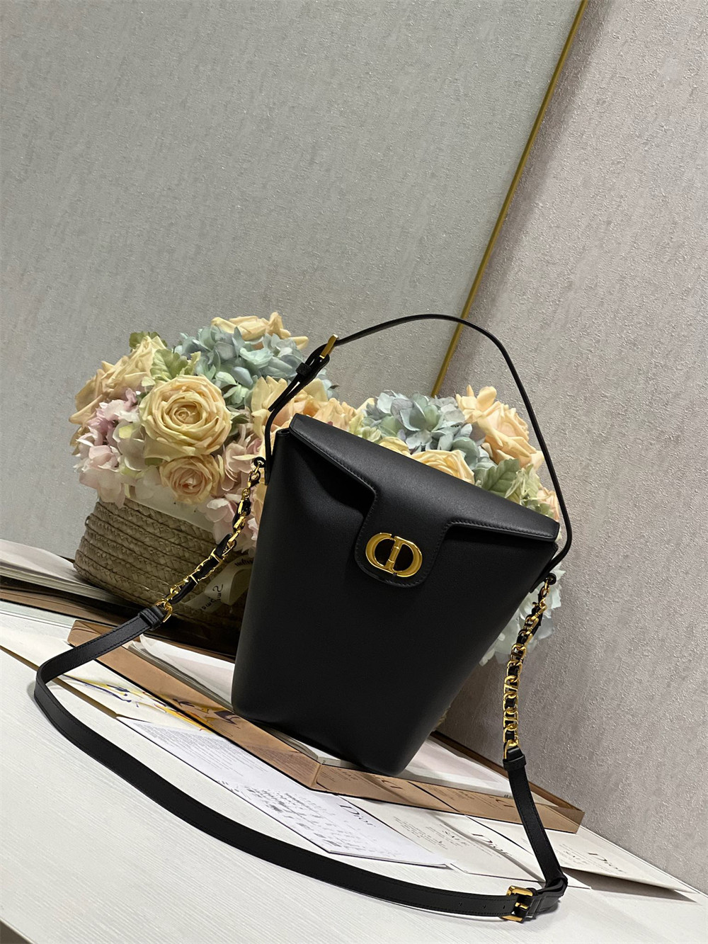 D*0r 30 Montaigne Large Chain Bucket Bag Black 17x7x18cm
