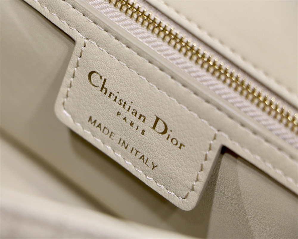 MEDIUM D*0r CARO BAG Beige S*pple Cannage Calfskin 25.5 x 15.5 x 8 cm