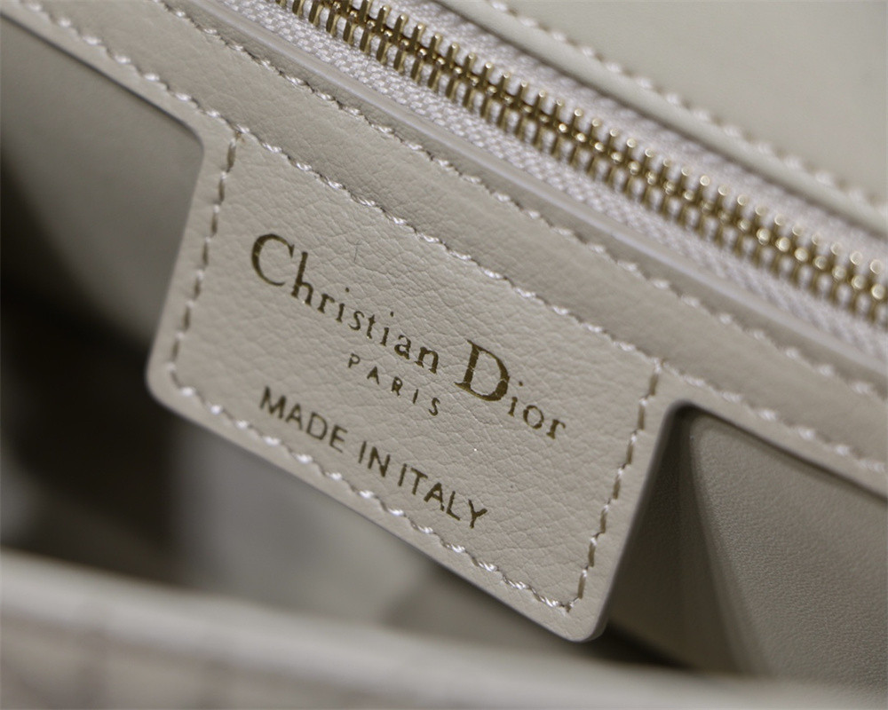 SMALL D*0r CARO BAG Beige S*pple Cannage Calfskin 20 x 12 x 7 cm