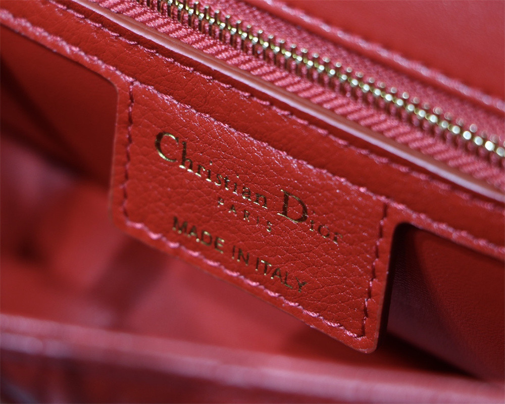 SMALL D*0r CARO BAG Red S*pple Cannage Calfskin 20 x 12 x 7 cm