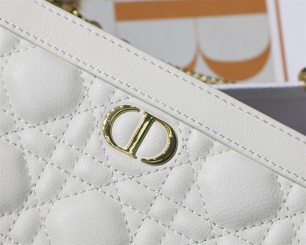 D*0r CARO ZIPPED POUCH WITH CHAIN Latte S*pple Cannage Calfskin 19 x 14 x 4.5 cm
