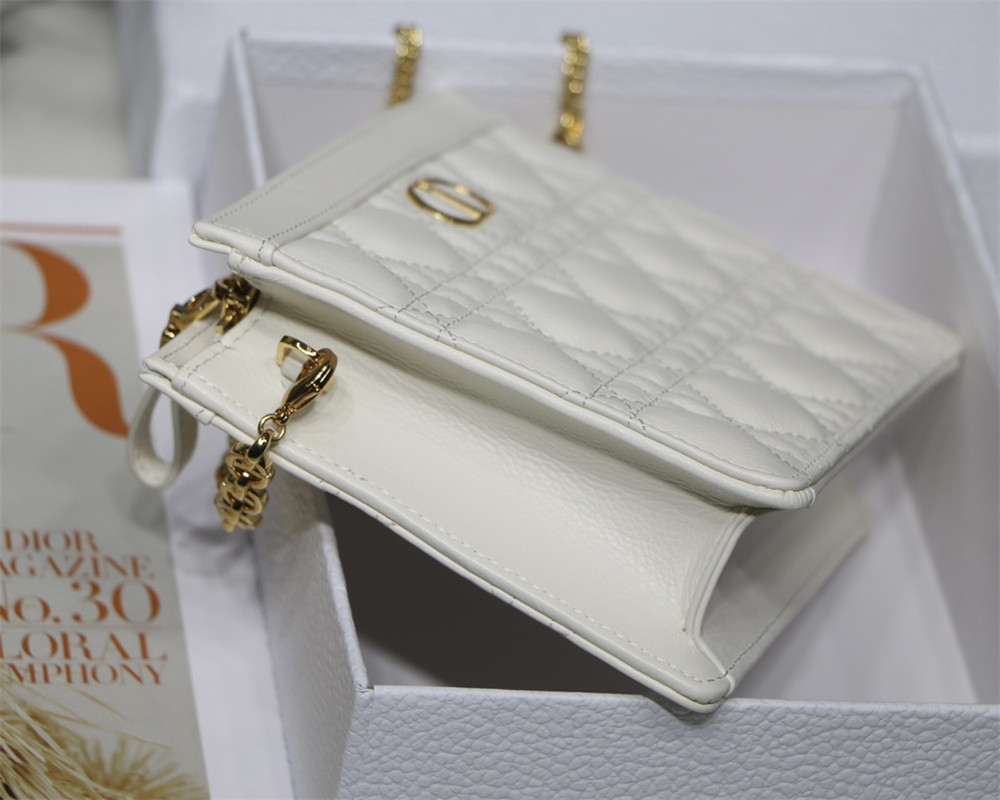D*0r CARO ZIPPED POUCH WITH CHAIN Latte S*pple Cannage Calfskin 19 x 14 x 4.5 cm