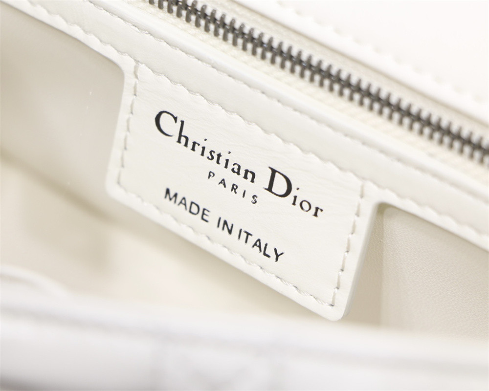 SMALL D*0r CARO BAG Ivory S*pple Cannage Calfskin With Silver Hardware 20 x 12 x 7 cm
