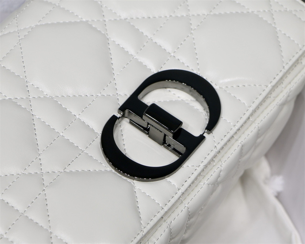 MEDIUM D*0r CARO BAG IVORY S*pple Cannage Calfskin 25.5 x 15.5 x 8 cm