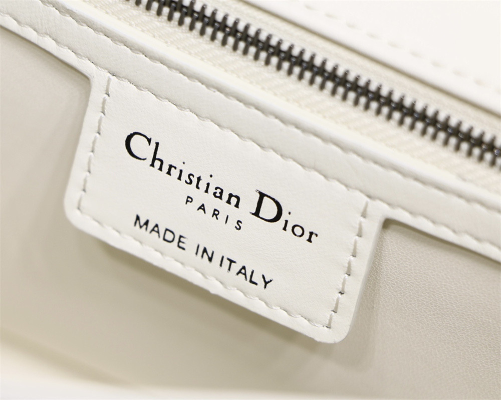 MEDIUM D*0r CARO BAG IVORY S*pple Cannage Calfskin 25.5 x 15.5 x 8 cm