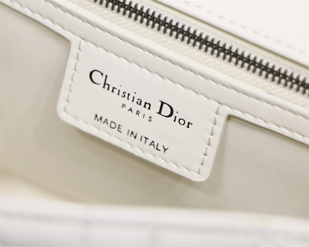 LARGE D*0r CARO BAG Ivory S*pple Cannage Calfskin With Silver Hardware 29 x 18 x 10 cm