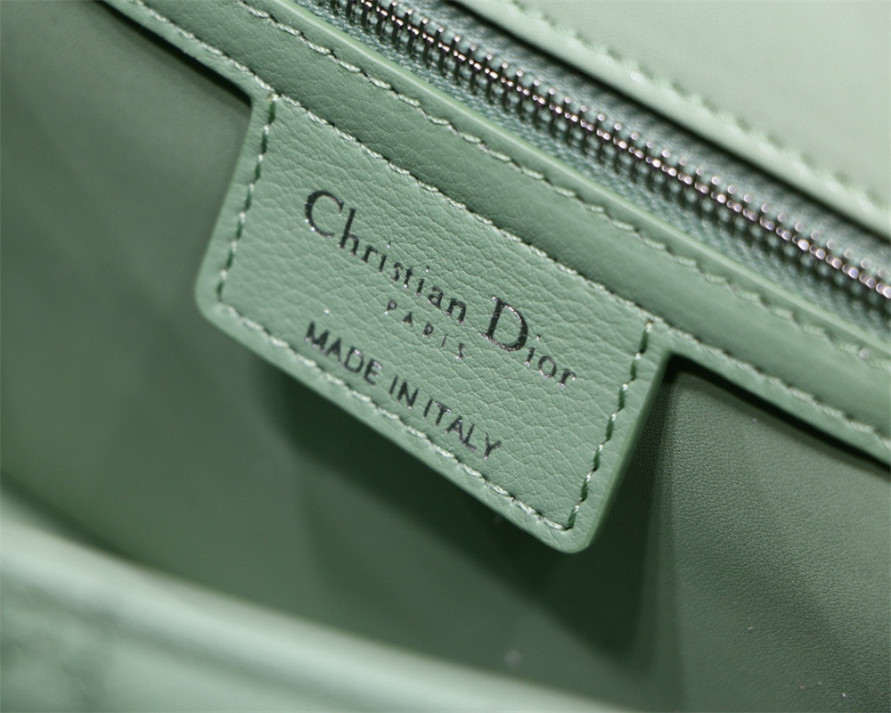 LARGE D*0r CARO BAG Green S*pple Cannage Calfskin With Silver Hardware 29 x 18 x 10 cm