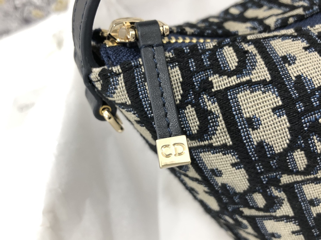 Medium D*0r travel Nomad Pouch