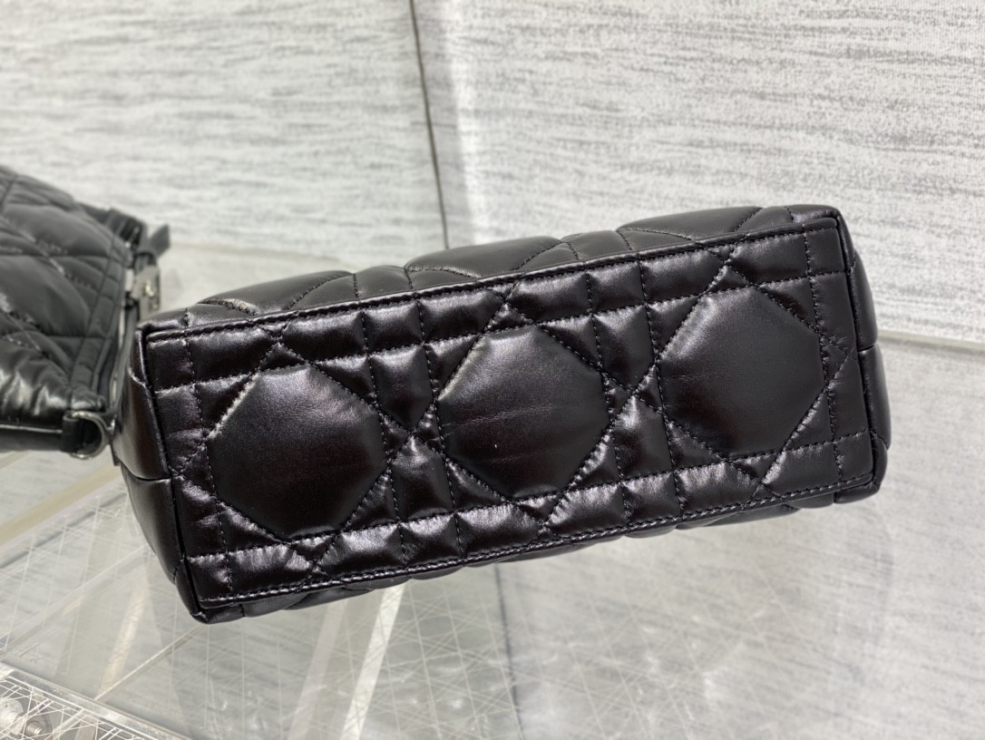 MEDIUM D*0r TRAVEL NOMAD POUCH BLACK
