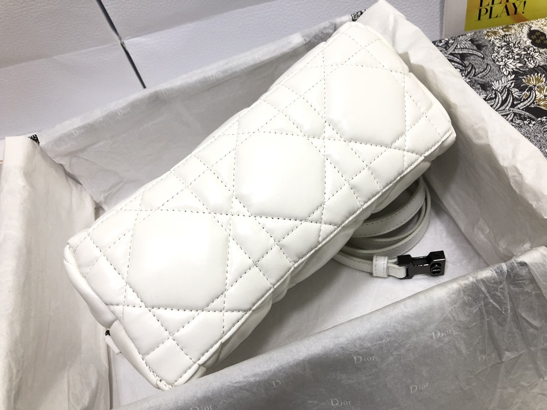 MEDIUM D*0r TRAVEL NOMAD POUCH