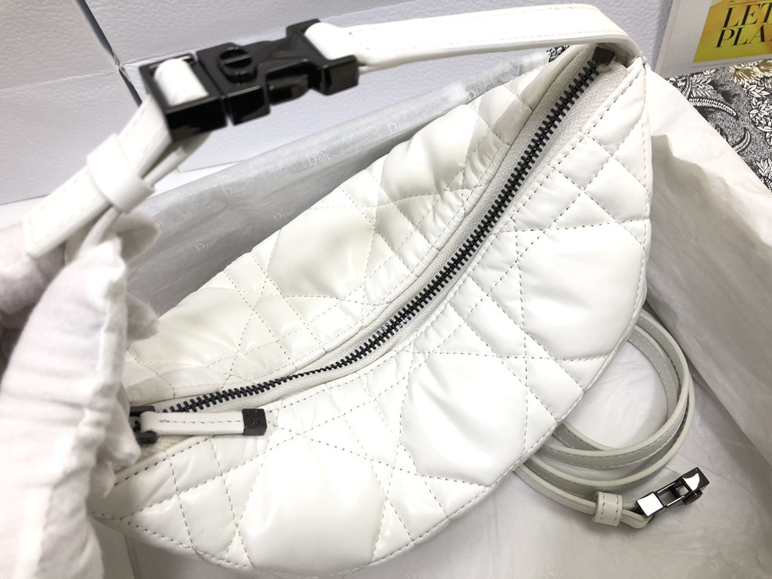 MEDIUM D*0r TRAVEL NOMAD POUCH