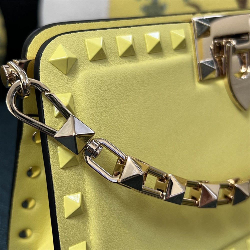 va*t*no GARAVANI ROCKSTUD23 SMALL SMOOTH CALFSKIN SHOULDER BAG YELLOW